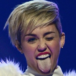 Miley Cyrus, Coating on Tongue, Bad Breath, Tongue Scrapers, Brampton Dentists, Brampton Family Dentists,